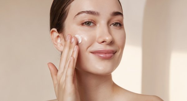 Cambio di stagione e pelle spenta: come ritrovare luminosità